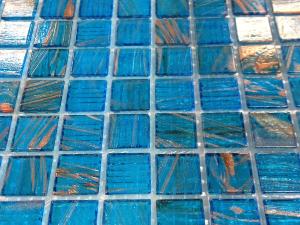 Bleu turquoise translucide gemmé mosaïque pâte de verre 2 par 2cm par 25 carrreaux