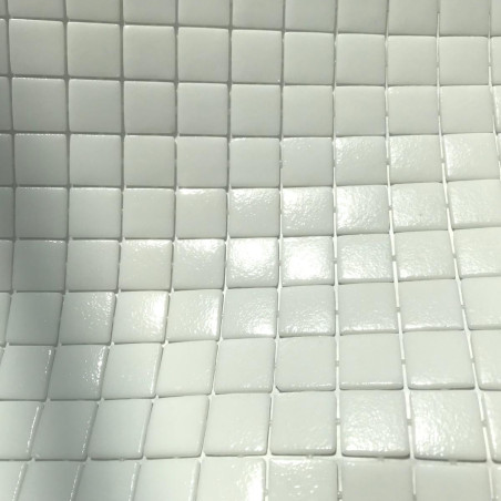 Blanc martelé uni dit SULU mosaïque émaux 2.3 cm brillant par M²