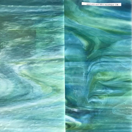 Vert bleu aquatique marbré opalescent relief verre vitrail spectrum S6023-83CC plaque de 20 par 30 cm