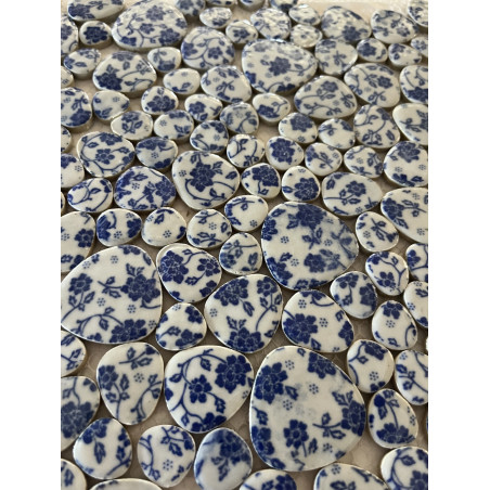 Mosaique galets emailles  fleur jasmin d'orient picassiette bleu fonce plaque 29 cm