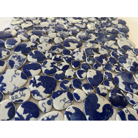 Mosaique galets emailles picassiette encre de Chine bleu fonce plaque 29 cm