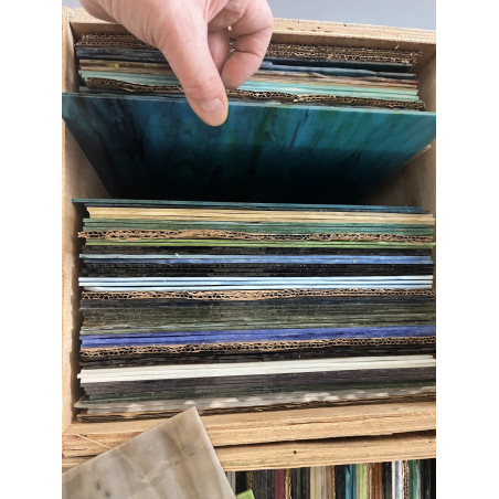 Verre cathédrale et opalescent par lot de 4  mini plaques de 30 cm par 15 cm pour vos creations de vitraux