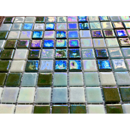 Mosaique emaux de verre mix vert bleu et phosphorescent lagos nacre par plaque de 31 cm