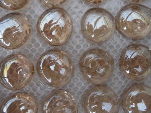 Rose mosaïque translucide galet de verre 30 mm plaque 30 par 30 cm