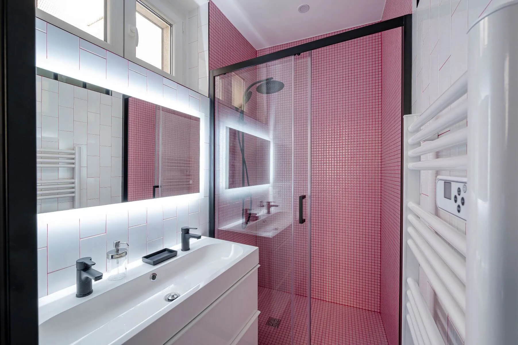 mosaique carrelage mat rose salle de bain