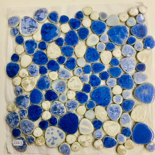 Bleu et blanc givrés mix couleurs mosaïque galets émailles artisanaux par plaque 29 cm