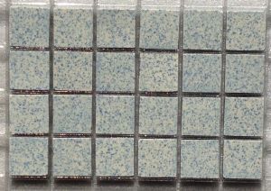 Bleu moucheté dit bleu5 porphyre 2 par 2cm mosaïque grès antique paray par 100g