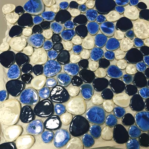 Bleu foncé et blanc givré mosaïque galets émaillés par 15 par 15 cm