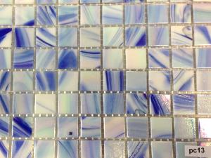 Bleu mosaïque pâte de verre bleu marbré nacré par plaque 32.5 cm