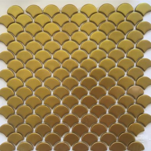 Jaune or gold mat mosaïque écaille par plaque de 30 par 30 cm