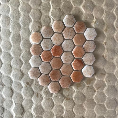 Brun gravier moucheté hexagone 2.3 cm mosaïque émaux brillant au M²