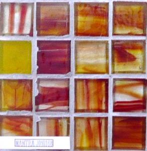 Jaune rouge orange mantra pâte de verre artisanale carré 2.5 cm par 16 carreaux