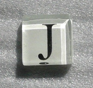 Mosaïque alphabet lettres "j" vétrocristal 2 par 2.cm