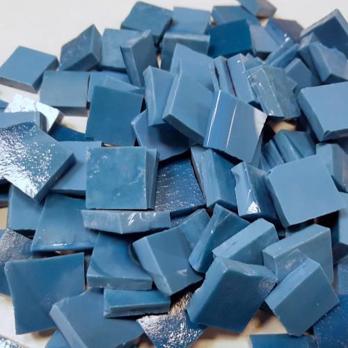 Bleu cyan turquoise smalt NEVA 2 cm environ 5 mm épaisseur par 100 grammes