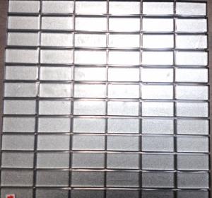 Gris  mosaïque argent satiné rectangle 23 mm par 48 mm épaisseur 8 mm par plaque de 30 cm