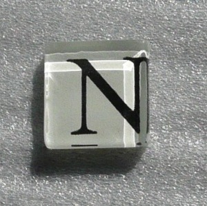 Mosaïque alphabet lettres "n" vétrocristal 2 par 2.cm