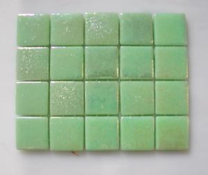 Vert jade nacré martelé mosaïque émaux bord droit 2.4 cm par 20 carreaux
