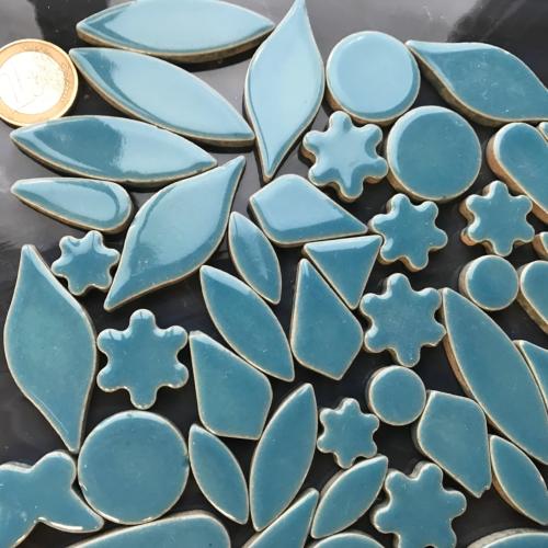  Déco mix fantaisies en céramiques émaillées brillantes bleu turquoise mosaïque environ 30 motifs 