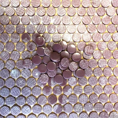 Rose mauve aubergine rond pastille mosaïque émaux brillant par plaque 33 cm pour Vrac