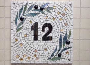 Plaque de rue motif olivier ambiance sud par made in mosaic