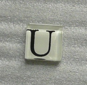 Mosaïque alphabet lettres "u" vétrocristal 2 par 2.cm