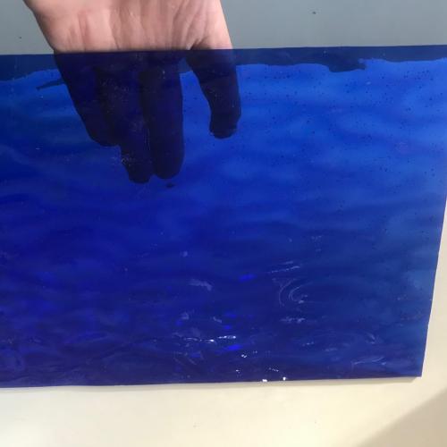 Bleu moyen  ondes verre vitrail plaque de 30 par 20 cm