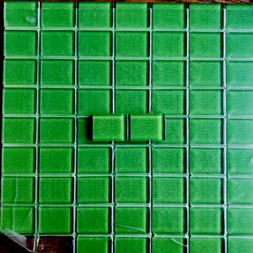 Vert  tapis jeu de Majhong carreaux 4.3 par 3.3 cm 6 mm épaisseur  par plaque 31.5 cm