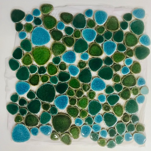 Bleu turquoise et vert mix couleurs mosaïque galets émailles artisanaux par plaque 29 cm