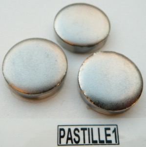 Gris argent mosaïque pastille métallisé satiné diamètre 1.9 cm par 100 grammes