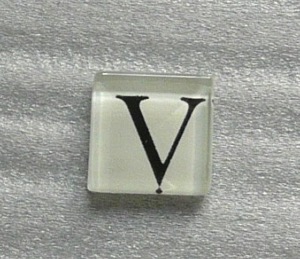 Mosaïque alphabet lettres "v" vétrocristal 2 par 2.cm