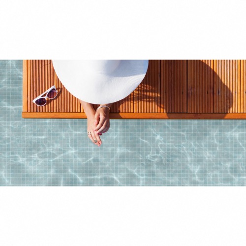 Mosaïque blanc cassé pour eau piscine teintée de vert
