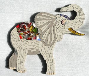 éléphant gris mat et miroir