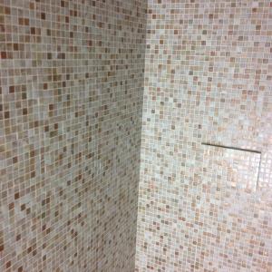 mosaïque salle de bain champagne