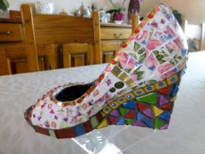Chaussure mosaïque picassiette par Mme Clenet de Cholet