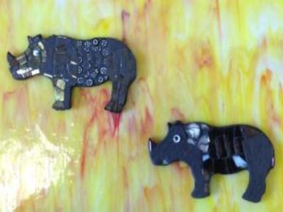 rhinocéros noir de l'atelier made in mosaic
