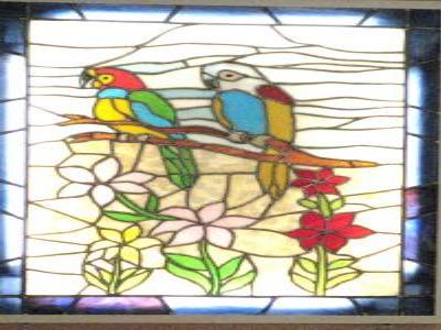 vitrail aux oiseaux allumé de mme puységur
